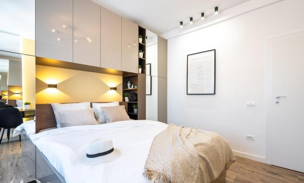 Majestic Apartament With View In Magheru Bucharest Exterior photo