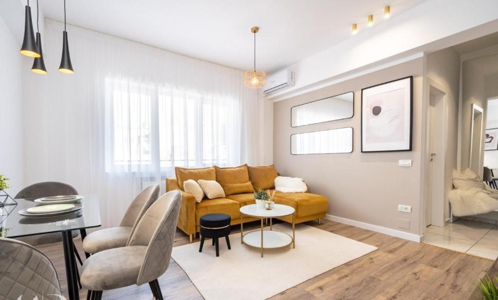 Majestic Apartament With View In Magheru Bucharest Exterior photo