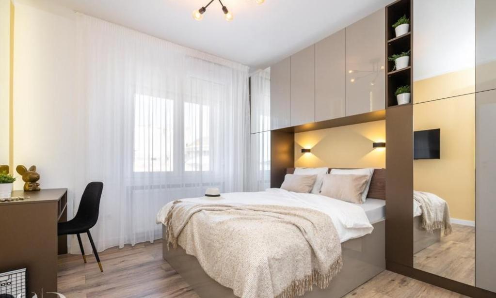Majestic Apartament With View In Magheru Bucharest Exterior photo